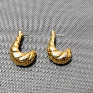 Gold Tone Twisted Earrings